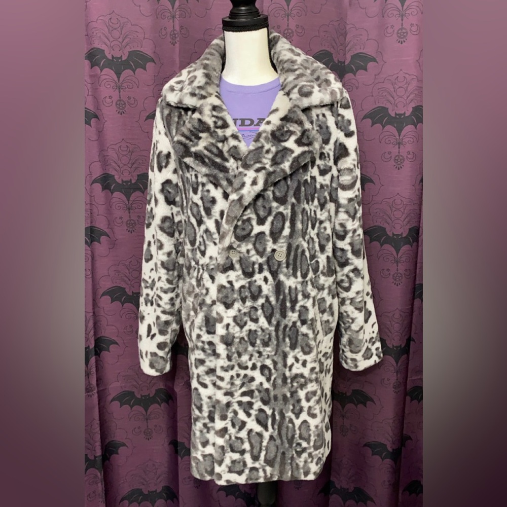 Hollister XS faux fur coat leopard cheetah